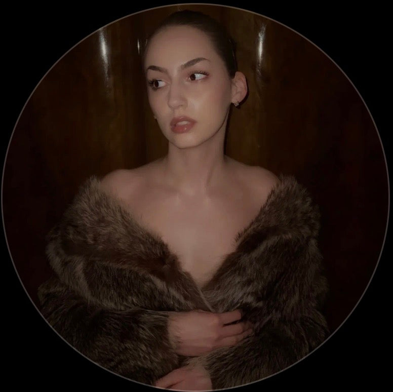 <em><strong>Isabella M. - USA 🇺🇸&nbsp;</strong></em>